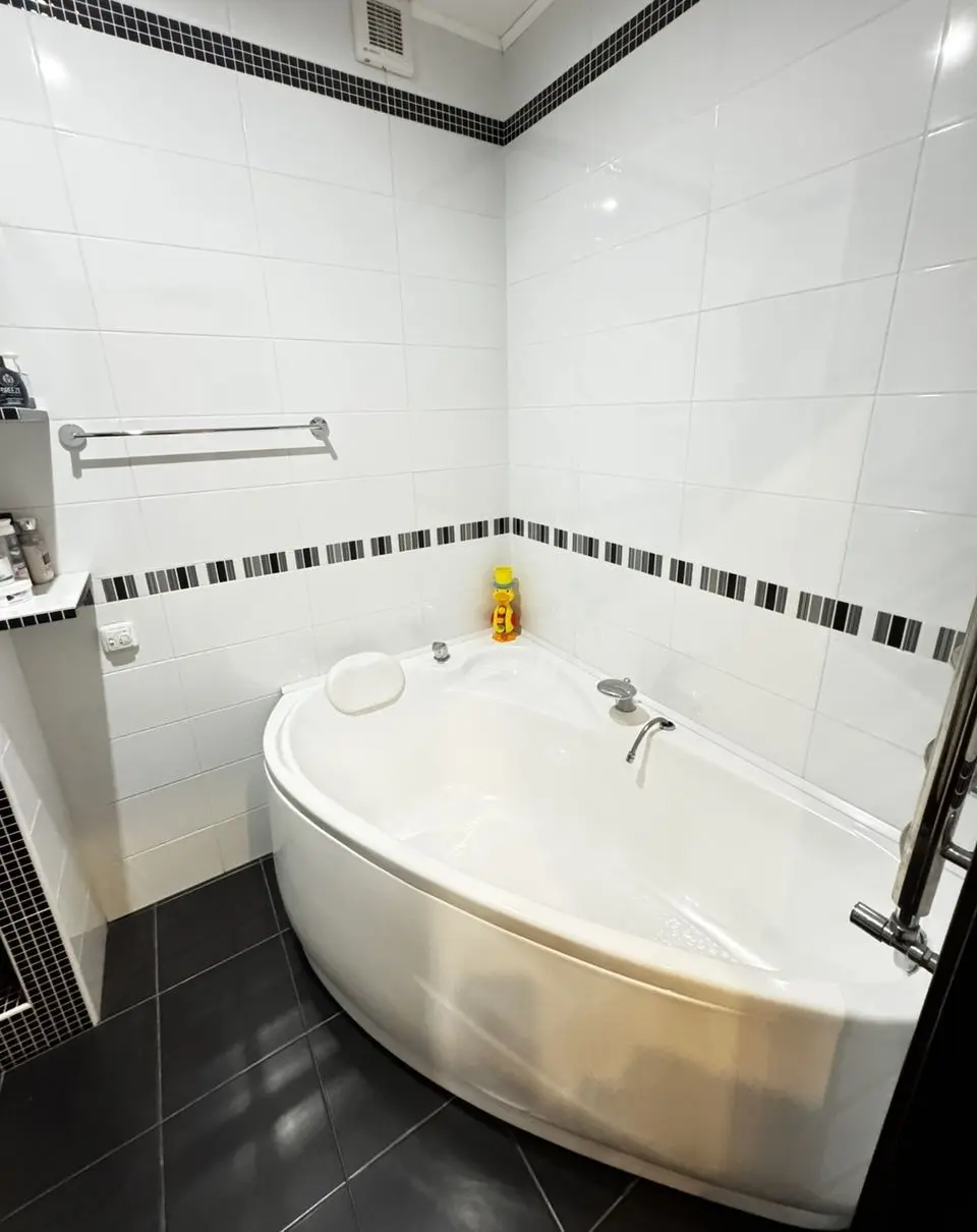 Фото Продаю 3 кімнатну квартиру, 101 кв. м, 8-го Березня вул.  Слобожанське, ціна: 82000 $, код 4303