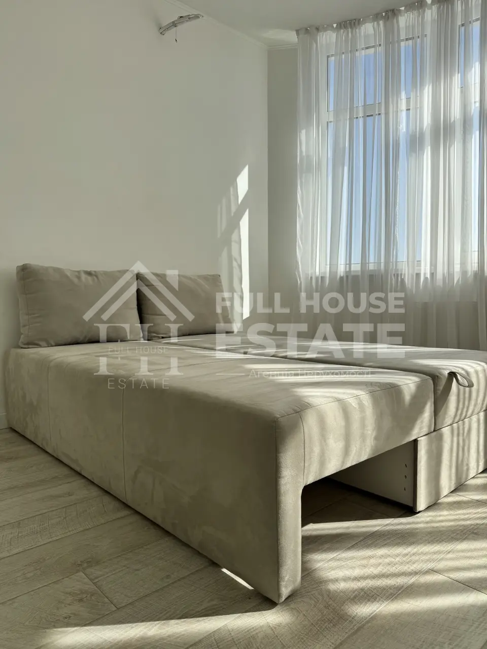 Фото Зняти 3 кімнатну квартиру, Анни Ахматової вул. 22 Київ в довгострокову оренду, ціна: 28000 UAH, код 4315