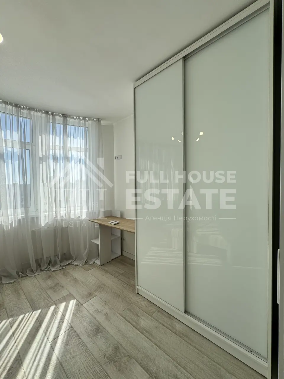 Фото Зняти 3 кімнатну квартиру, Анни Ахматової вул. 22 Київ в довгострокову оренду, ціна: 28000 UAH, код 4315