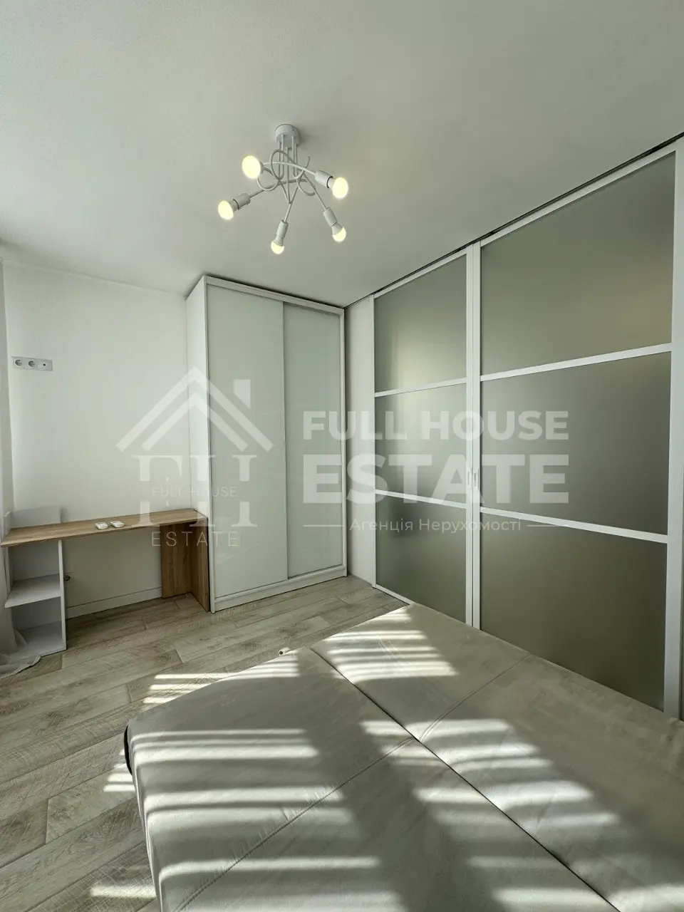 Фото Зняти 3 кімнатну квартиру, Анни Ахматової вул. 22 Київ в довгострокову оренду, ціна: 28000 UAH, код 4315