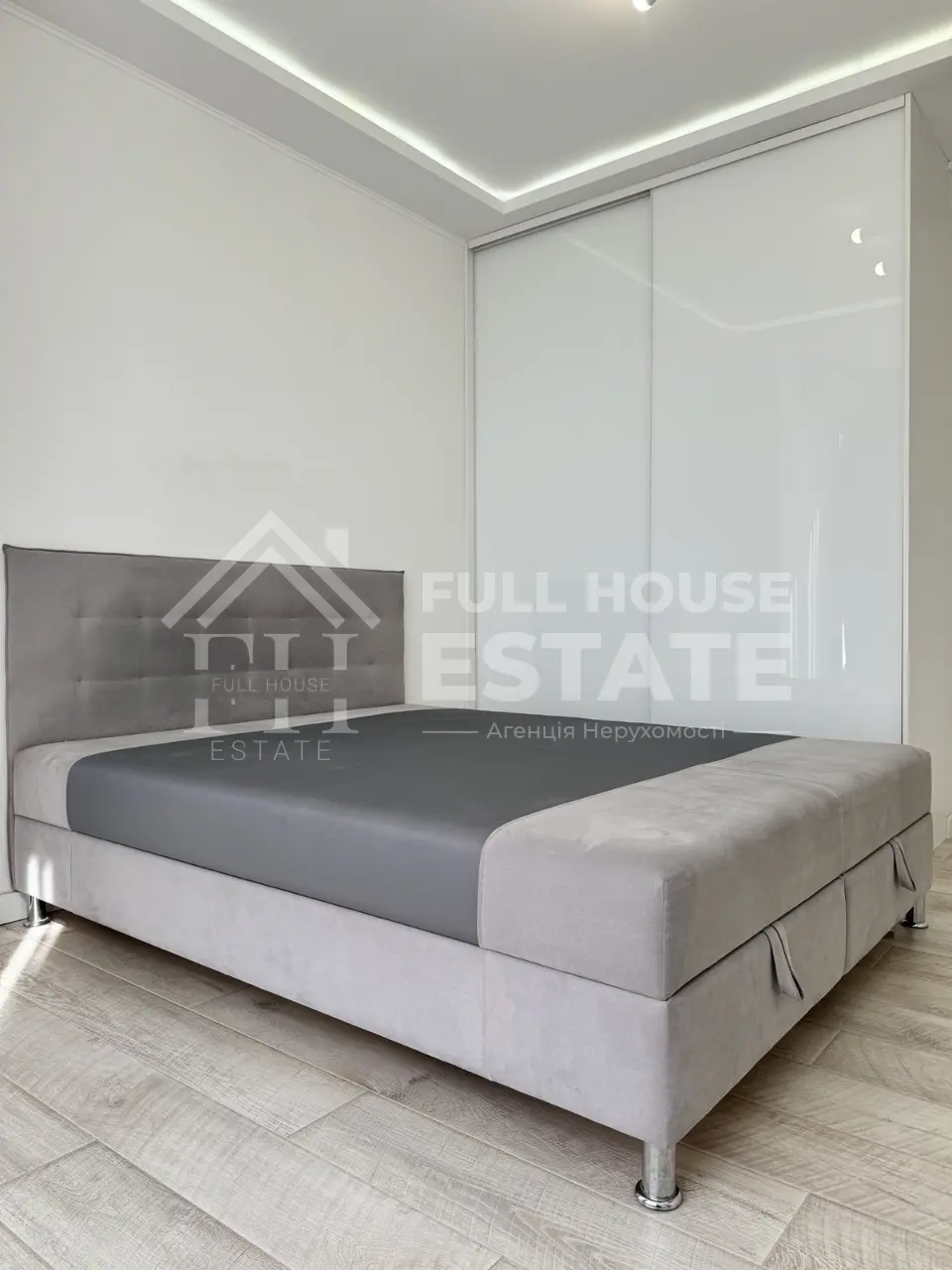 Фото Зняти 3 кімнатну квартиру, Анни Ахматової вул. 22 Київ в довгострокову оренду, ціна: 28000 UAH, код 4315