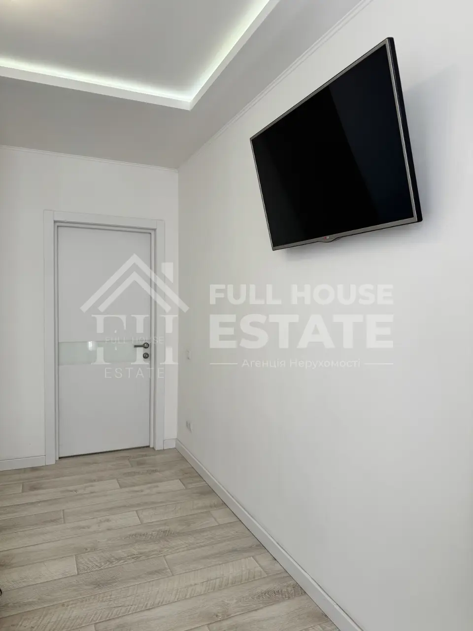 Фото Зняти 3 кімнатну квартиру, Анни Ахматової вул. 22 Київ в довгострокову оренду, ціна: 28000 UAH, код 4315