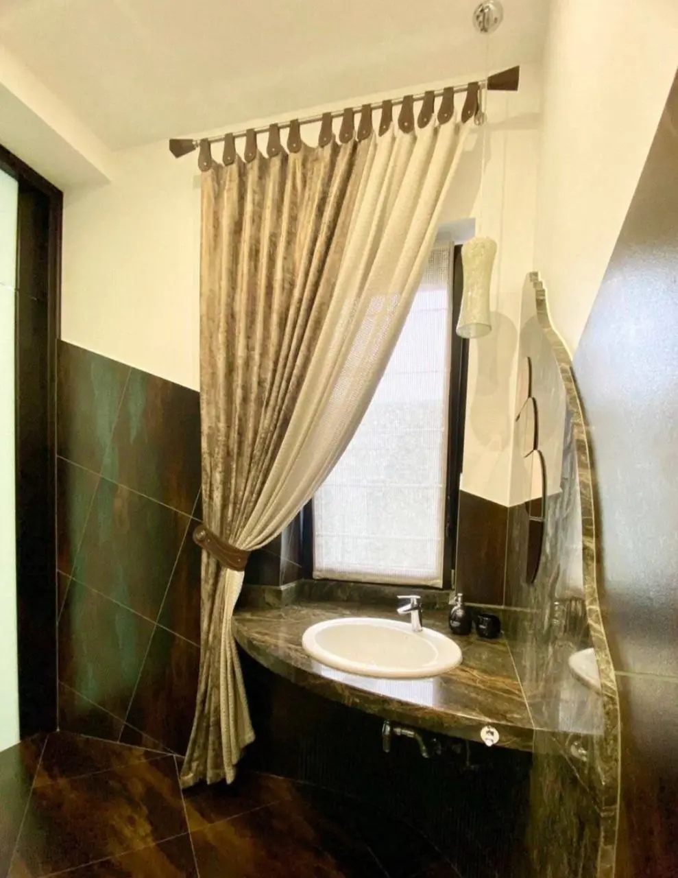 Фото Зняти будинок, Горіхова вул.  Одеса в довгострокову оренду, ціна: 5000 $, код 4333