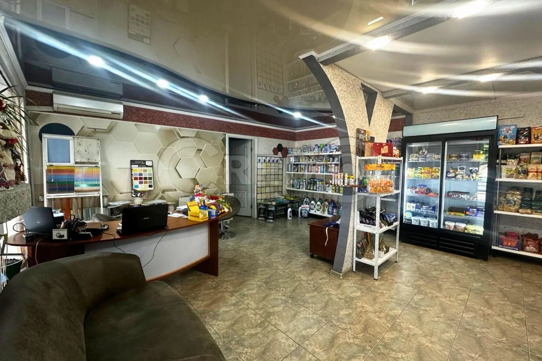 Фото Оренда торгівельної площі, Володимира Великого вул. (Мелешкіна)  Кривий Ріг в довгострокову оренду, ціна: 15000 UAH, код 4359