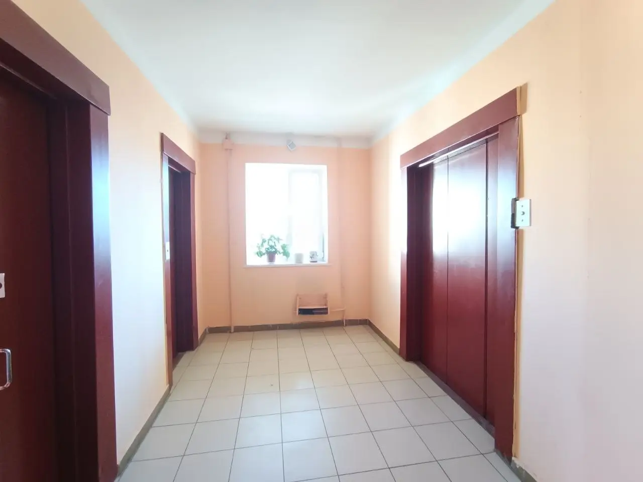 Фото Продаю 3 кімнатну квартиру, 76 кв. м, Лариси Руденко вул. 3а Київ, ціна: 87000 $, код 4369