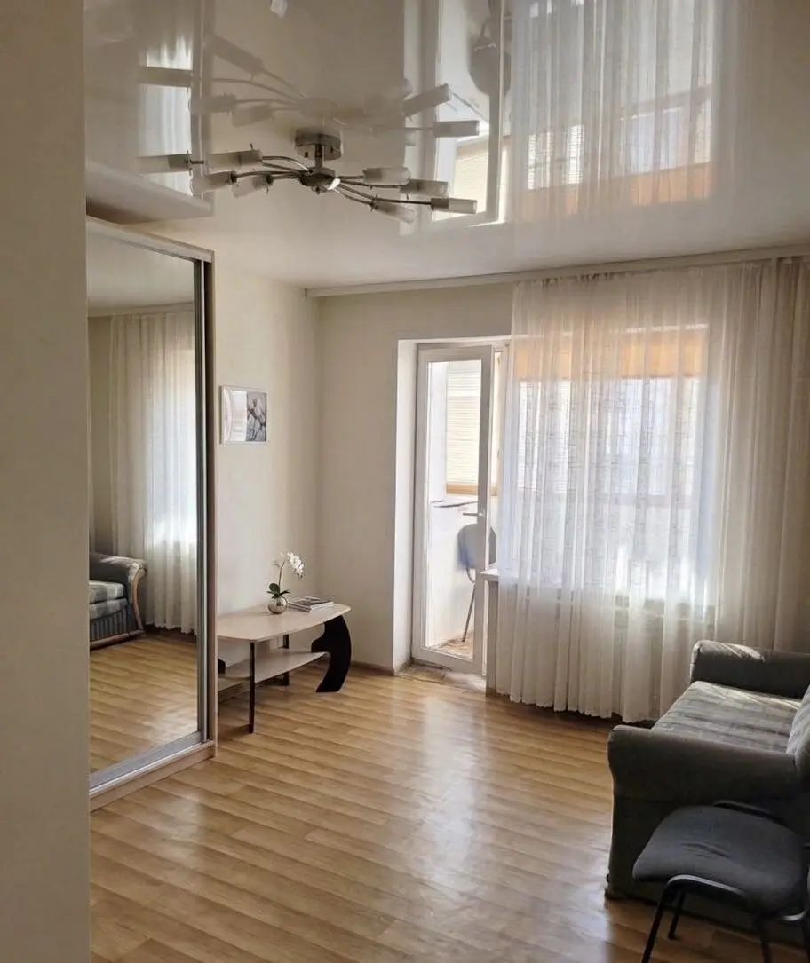 Фото Зняти 1 кімнатну квартиру, Харківське шосе 53 Київ в довгострокову оренду, ціна: 11000 грн, код 4375