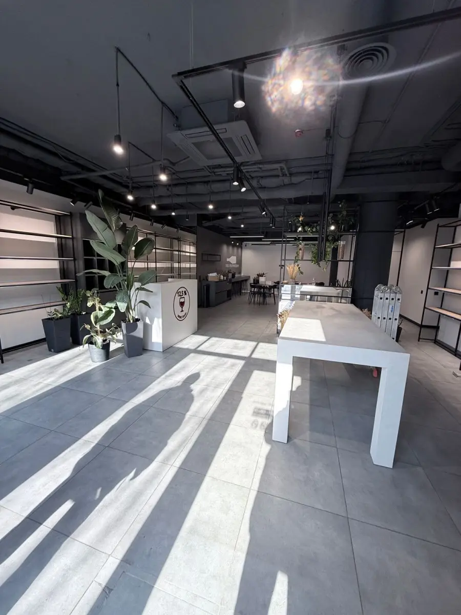 Фото Rent a retail space, Saksahanskoho Street  Kyiv for long-term rent, price: 20 $, code 4103