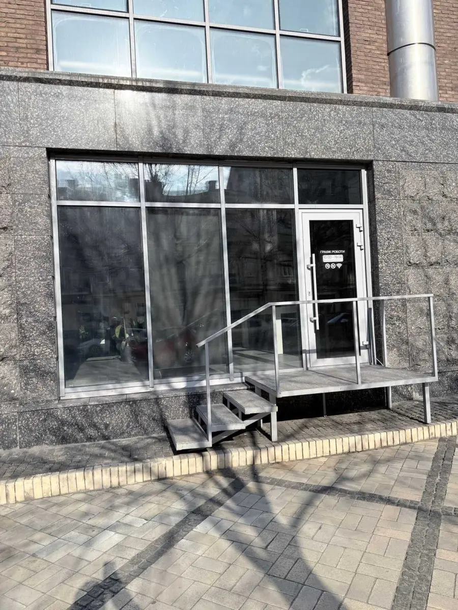 Фото Rent a retail space, Saksahanskoho Street  Kyiv for long-term rent, price: 20 $, code 4103