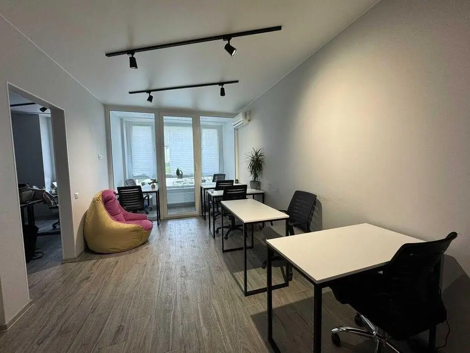 Фото Орендувати офіс, Зарічна вул.  Київ в довгострокову оренду, ціна: 36550 грн, код 4421