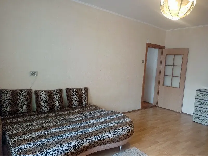 Фото Снять 1-комнатную квартиру, Драгоманова ул.  Киев в долгосрочную аренду, цена: 8000 грн, код 4458