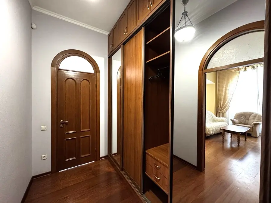 Фото Зняти 2 кімнатну квартиру, Хрещатик вул. 23 Київ в довгострокову оренду, ціна: 28998 UAH, код 4500