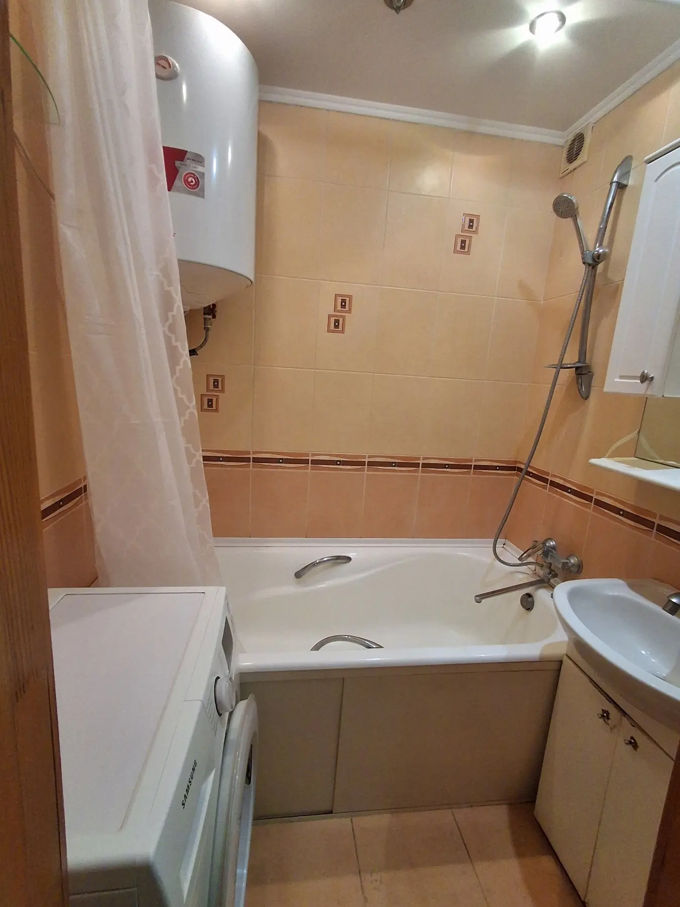 Фото Зняти 2 кімнатну квартиру, Харківське шосе 168б Київ в довгострокову оренду, ціна: 13000 UAH, код 4505