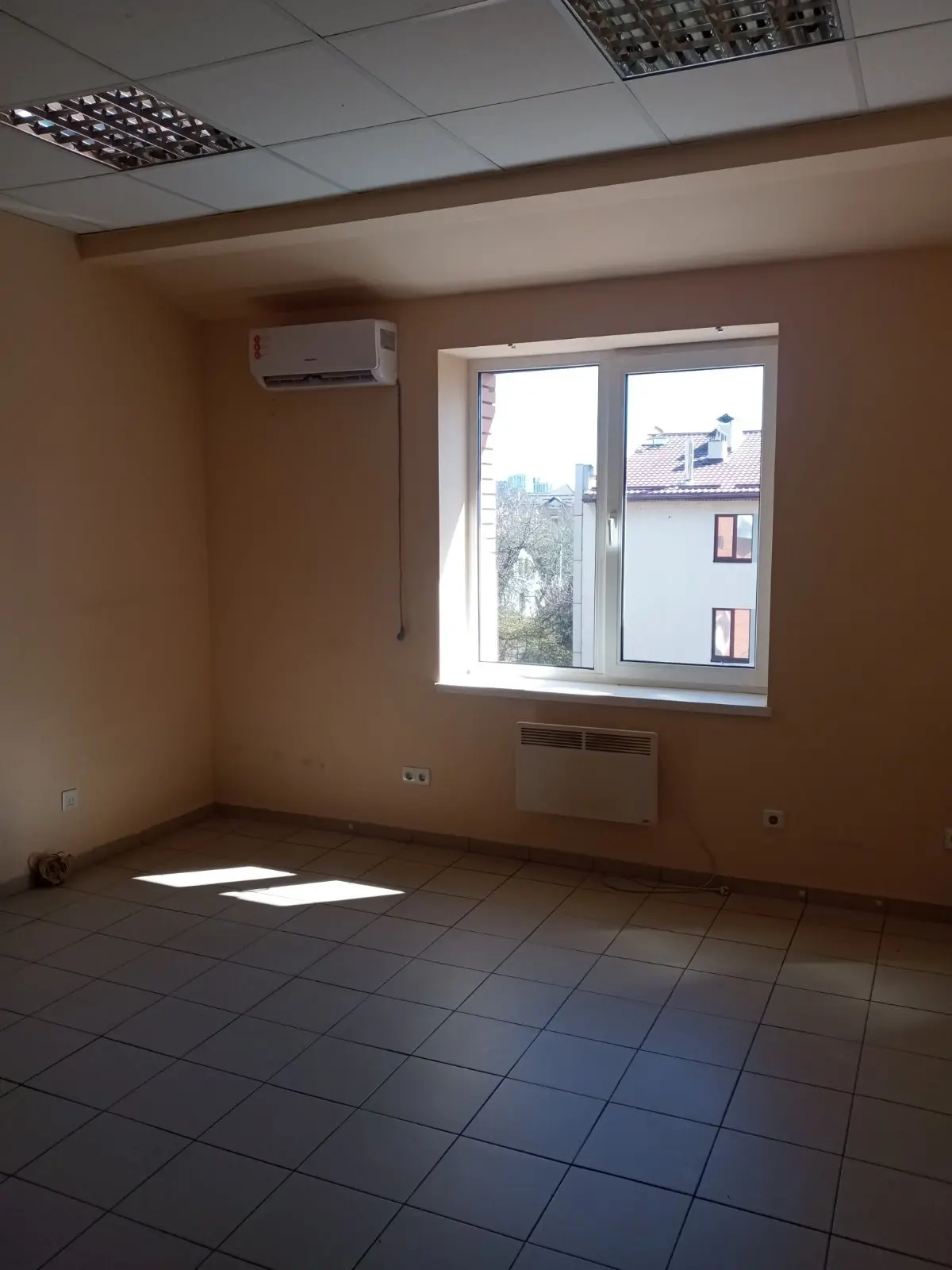 Фото Орендувати офіс, Академіка Туполєва вул.  Київ в довгострокову оренду, ціна: 200 UAH, код 4511