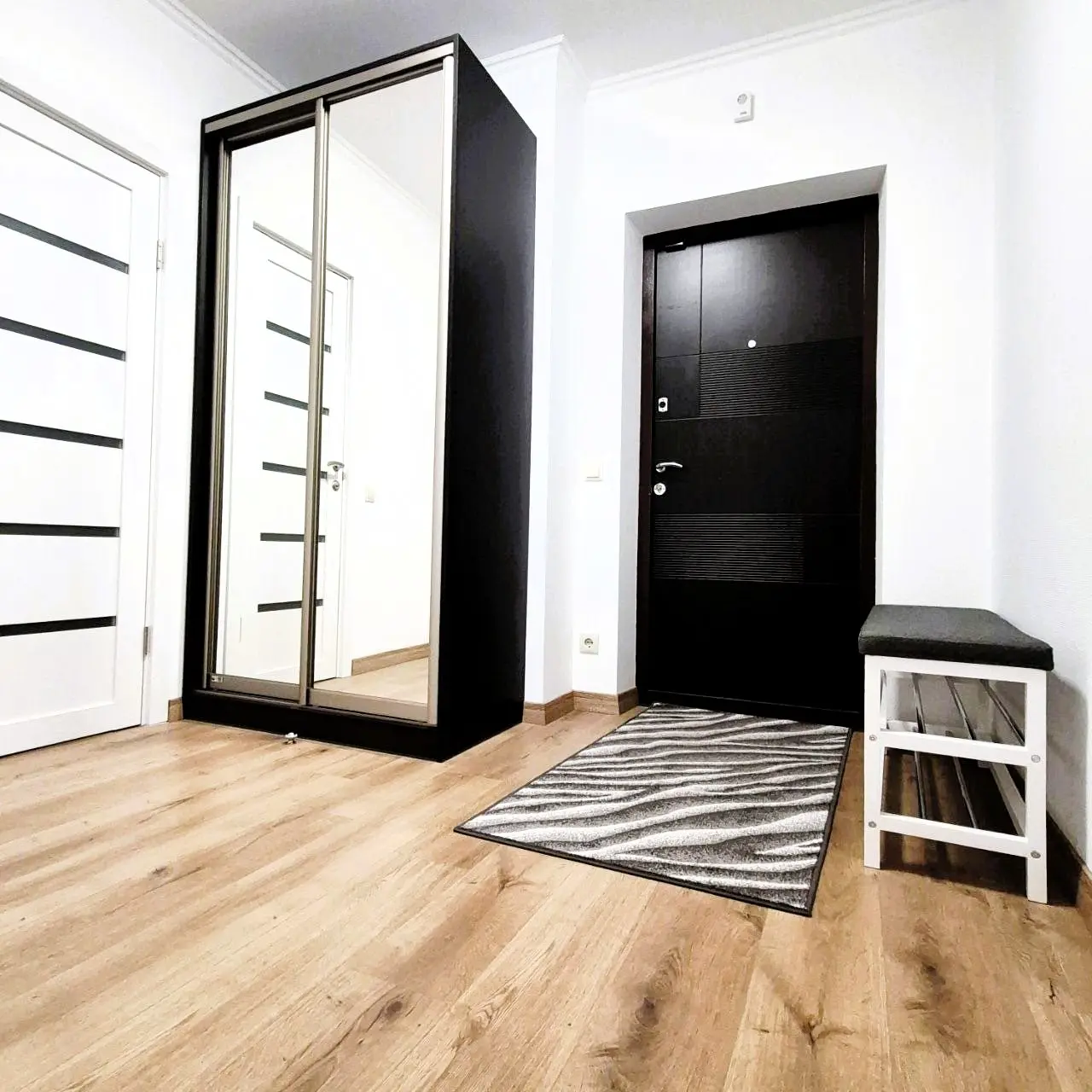 Фото Зняти 1 кімнатну квартиру, Приладний пров. 10а Київ в довгострокову оренду, ціна: 20000 UAH, код 4557