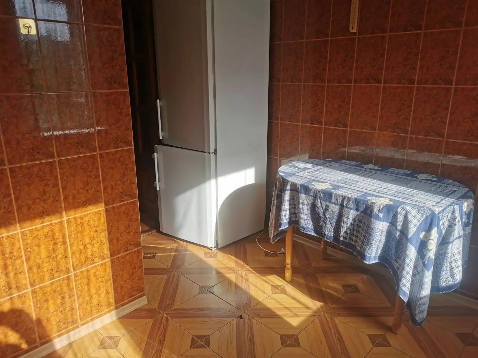 Фото Зняти 1 кімнатну квартиру, Мілютенка вул. 18 Київ в довгострокову оренду, ціна: 8000 UAH, код 4603