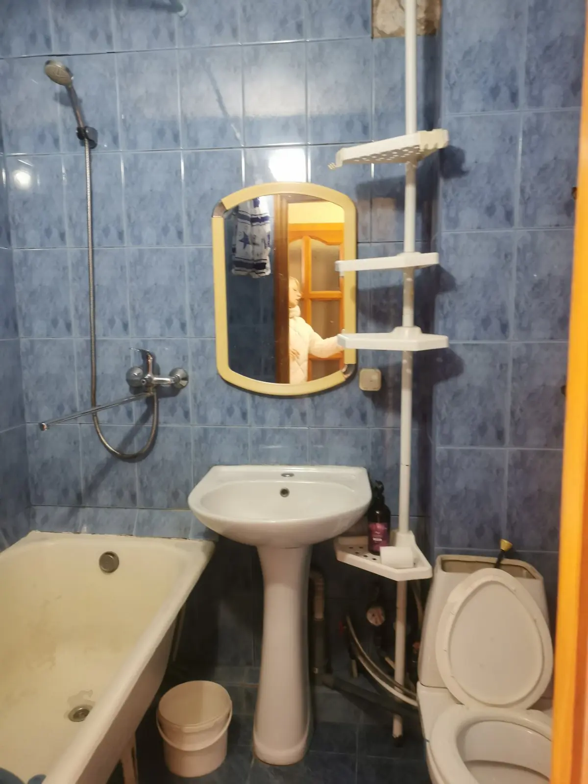 Фото Зняти 1 кімнатну квартиру, Мілютенка вул. 18 Київ в довгострокову оренду, ціна: 8000 UAH, код 4603