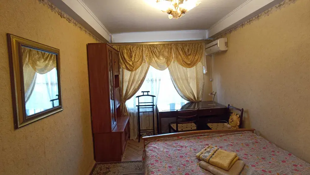 Фото Зняти 4 кімнатну квартиру, Лесі Українки бульв. 9 Київ в довгострокову оренду, ціна: 1000 $, код 4607