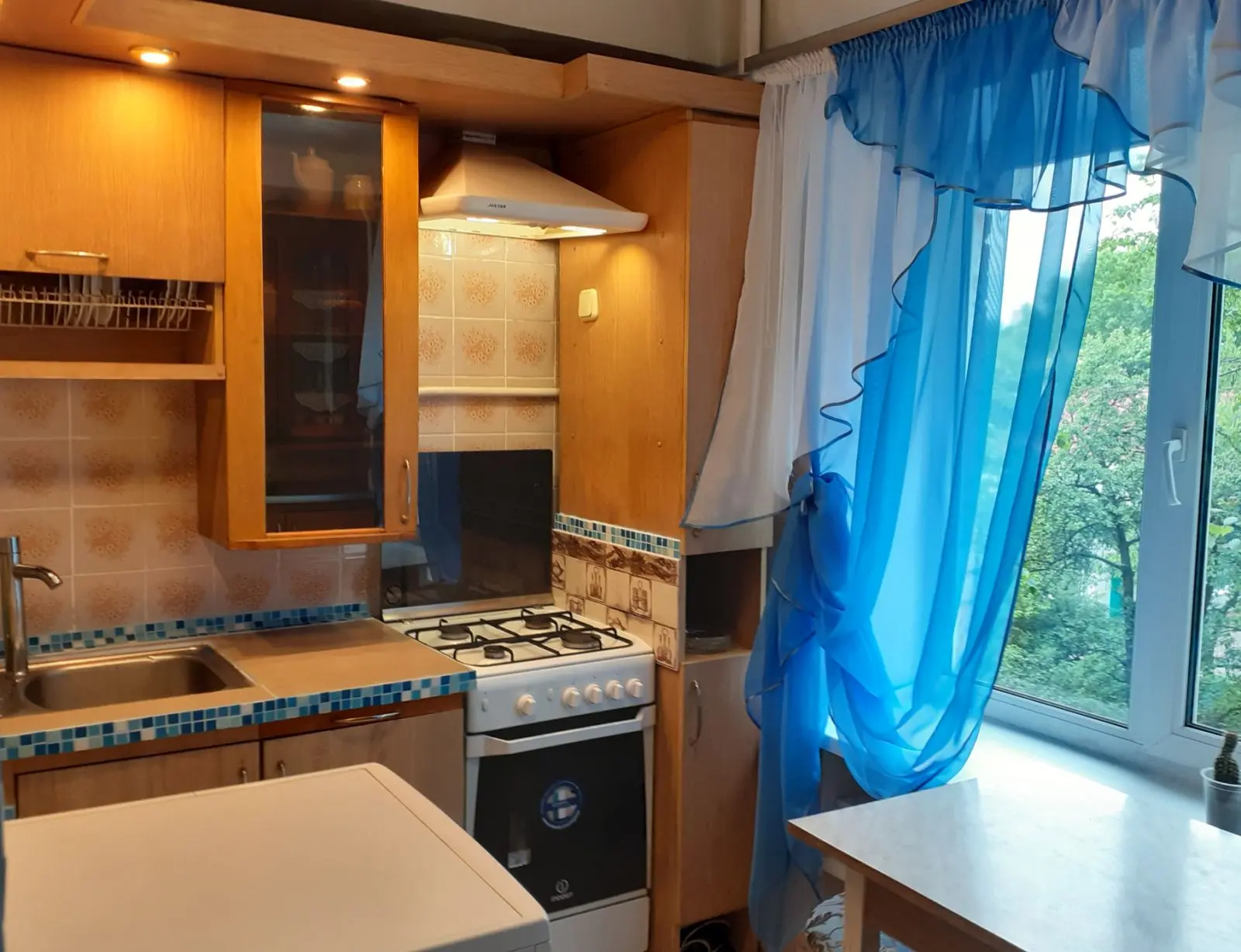 Фото Зняти 4 кімнатну квартиру, Лесі Українки бульв. 9 Київ в довгострокову оренду, ціна: 1000 $, код 4607