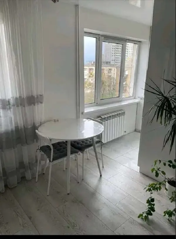 Фото Продаю 1 кімнатну квартиру, 45 кв. м, Харківське шосе 9 Київ, ціна: 60000 $, код 4623