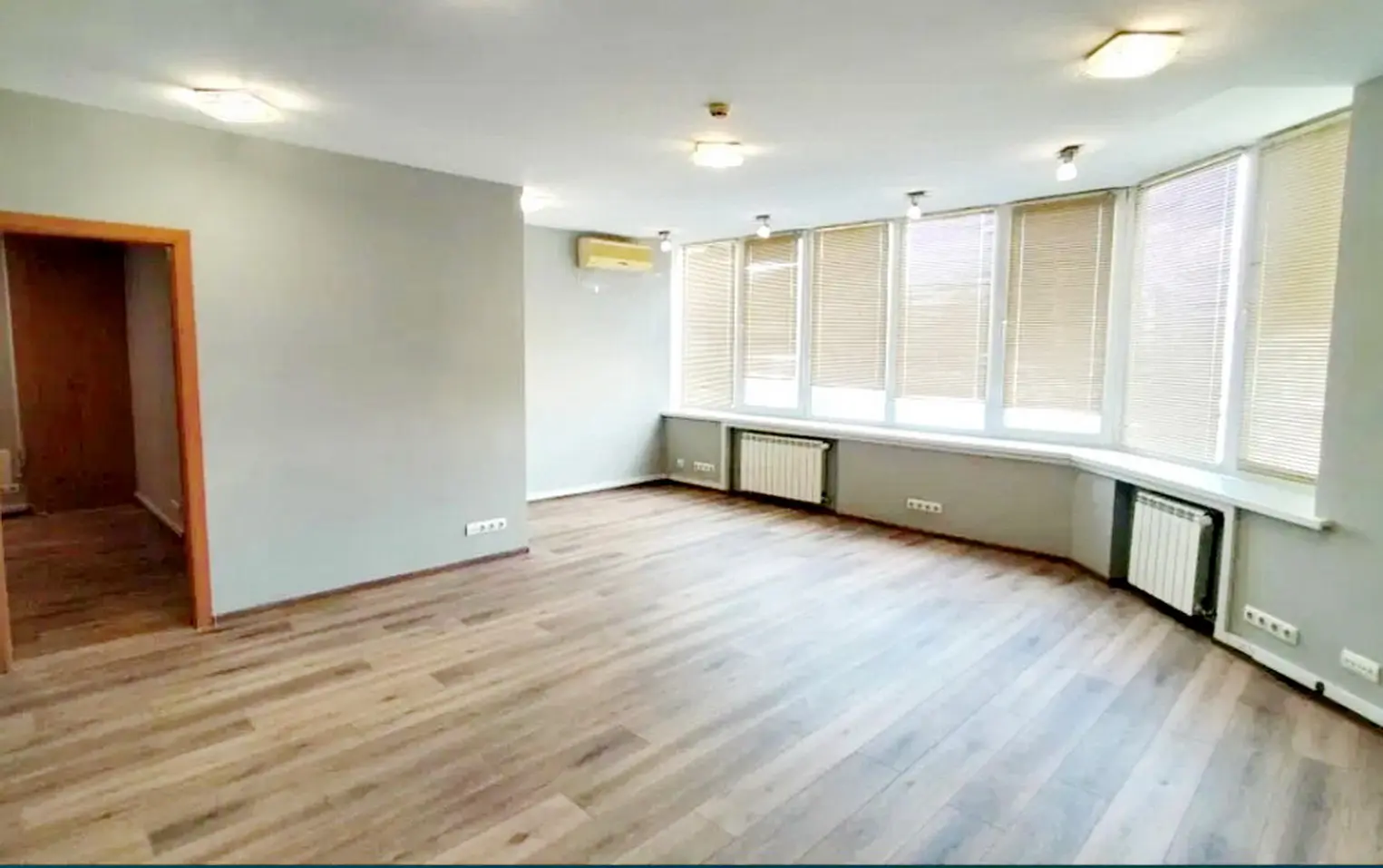 Фото Арендовать офис, Никольско-Слободская ул. 2б Киев в долгосрочную аренду, цена: 30000 UAH, код 4624