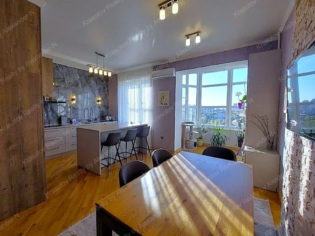 Фото Selling a 4-room apartment, 180 sq.m., Rozkydailivska Street 13 Odesa, price: 300000 UAH, code 4674