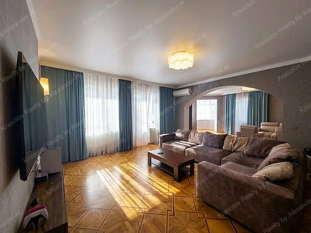 Фото Selling a 4-room apartment, 180 sq.m., Rozkydailivska Street 13 Odesa, price: 300000 UAH, code 4674