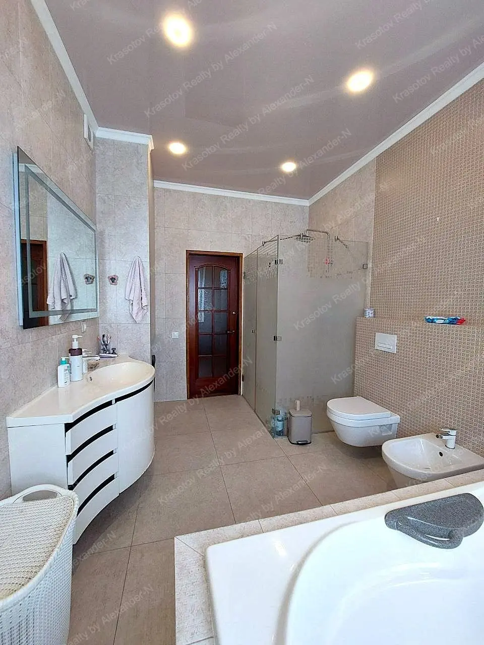 Фото Selling a 4-room apartment, 180 sq.m., Rozkydailivska Street 13 Odesa, price: 300000 UAH, code 4674