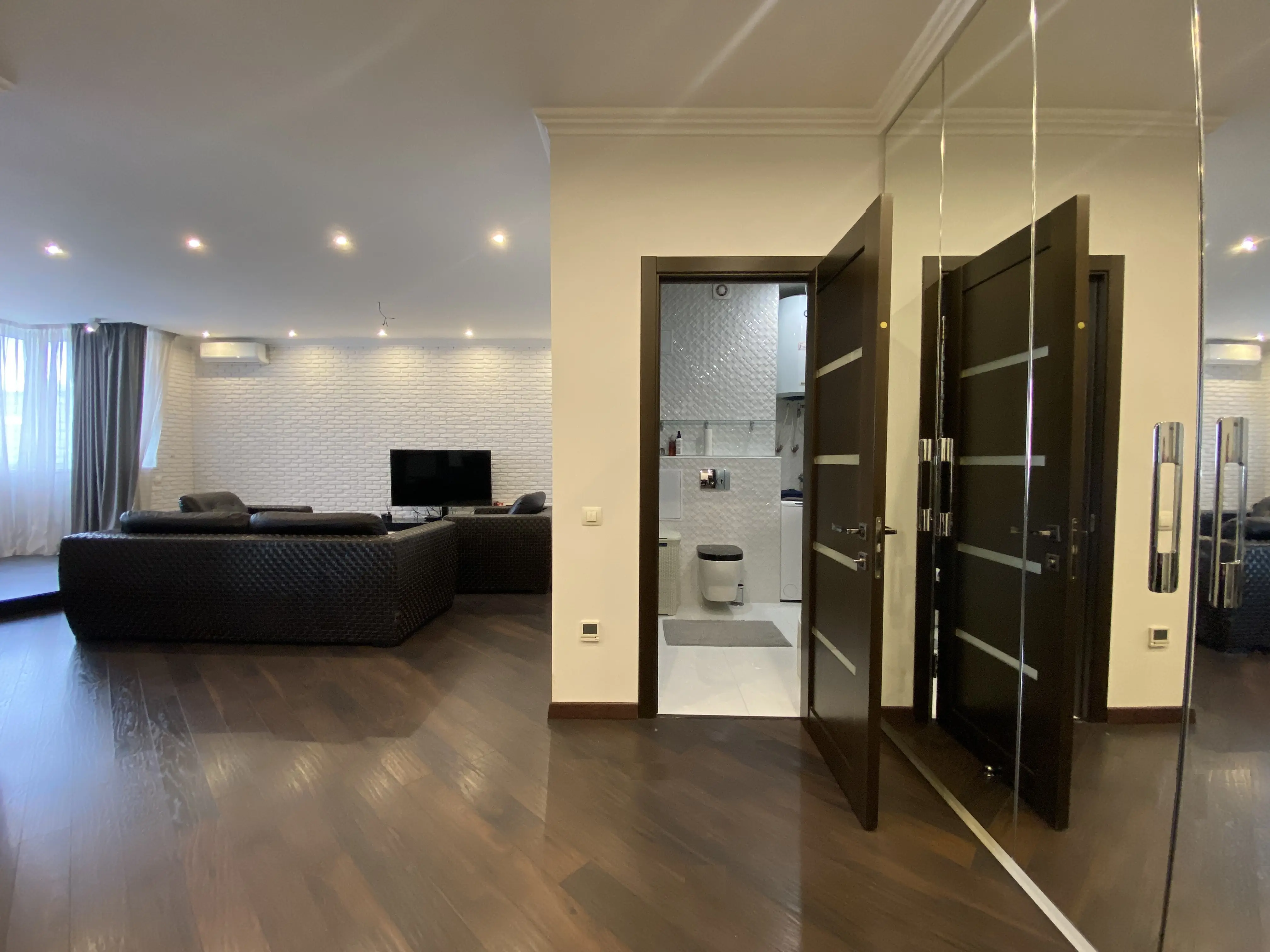 Фото Продаю 2 кімнатну квартиру, 96 кв. м, Ованеса Туманяна вул. 15а Київ, ціна: 151000 $, код 4681