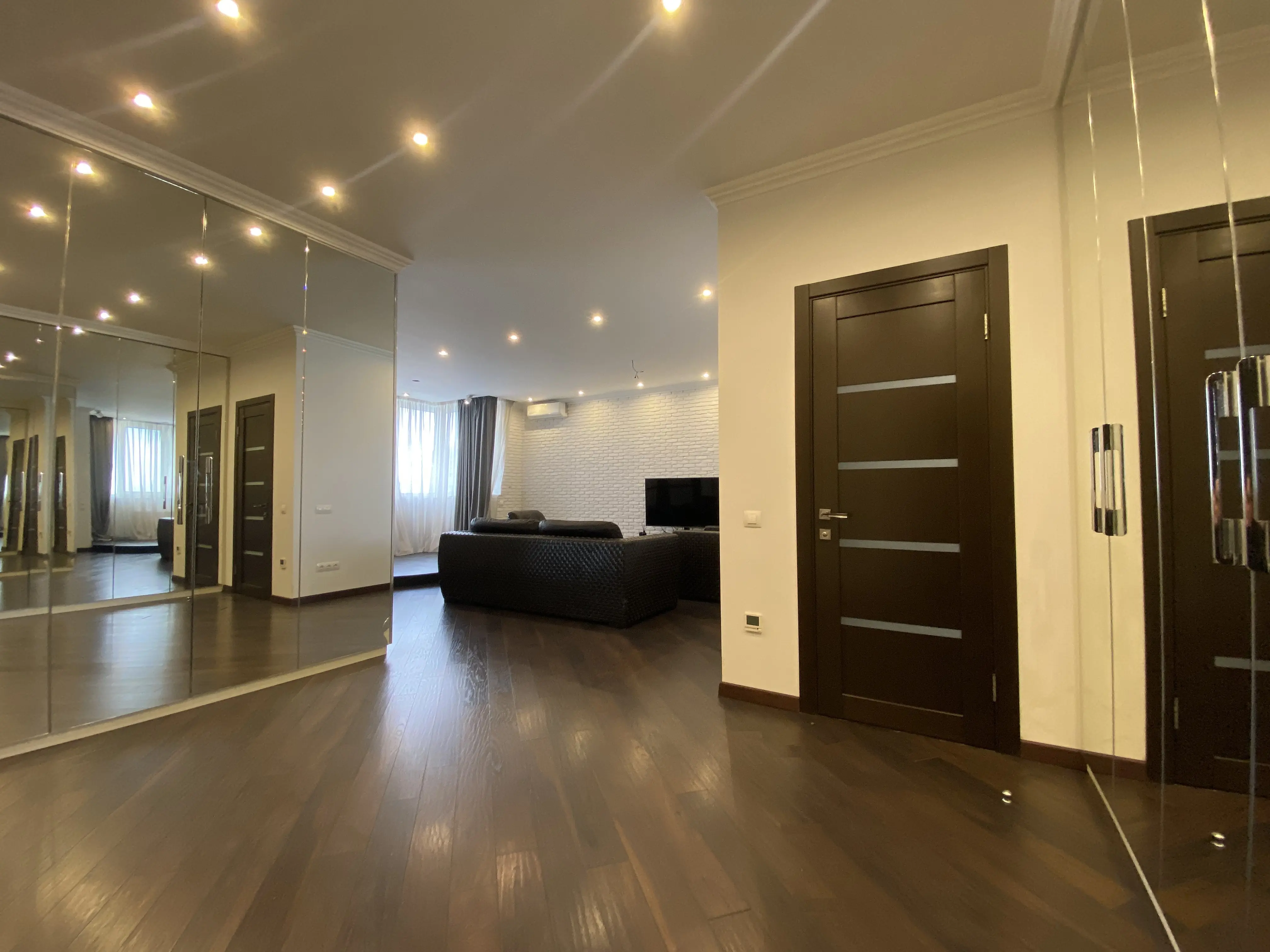 Фото Продаю 2 кімнатну квартиру, 96 кв. м, Ованеса Туманяна вул. 15а Київ, ціна: 151000 $, код 4681