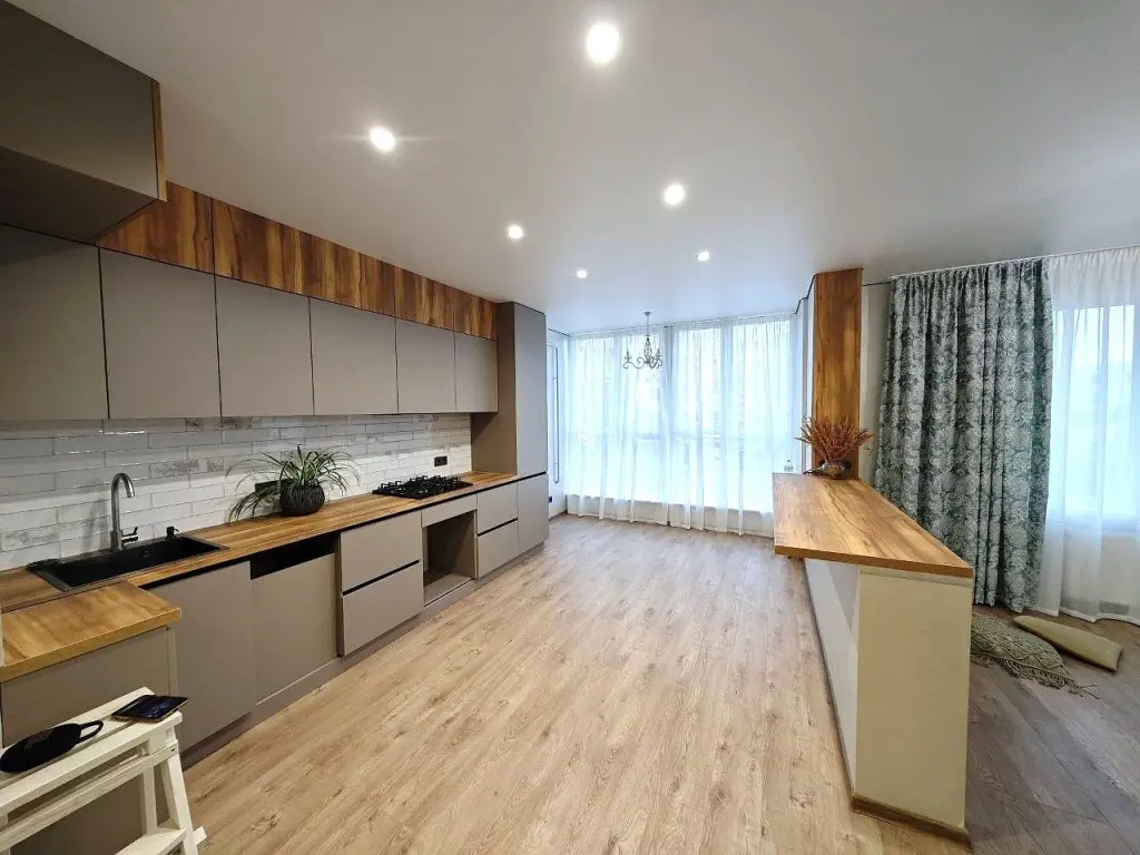 Фото Rent a 3-room apartment, Nebesnoi Sotni Avenue (Marshala Zhukova Avenue)  Odesa for long-term rent, price: 400 $, code 4696