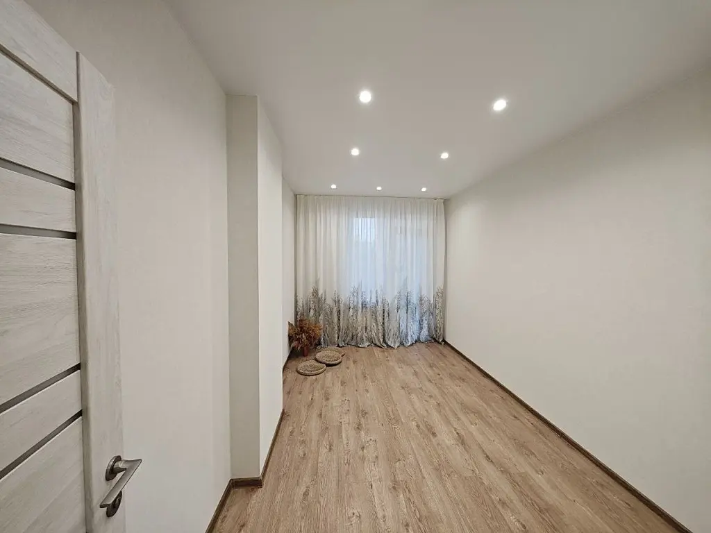 Фото Rent a 3-room apartment, Nebesnoi Sotni Avenue (Marshala Zhukova Avenue)  Odesa for long-term rent, price: 400 $, code 4696