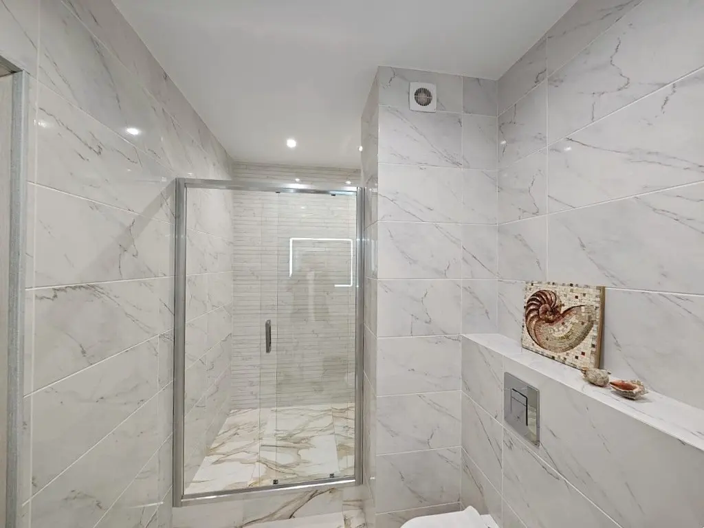 Фото Rent a 3-room apartment, Nebesnoi Sotni Avenue (Marshala Zhukova Avenue)  Odesa for long-term rent, price: 400 $, code 4696