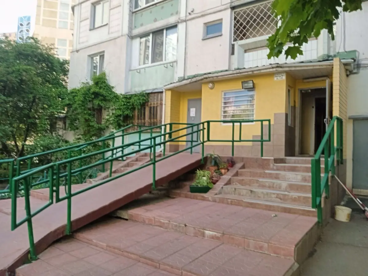 Фото Снять 3-комнатную квартиру, Драгоманова ул. 12а Киев в долгосрочную аренду, цена: 25000 UAH, код 4736
