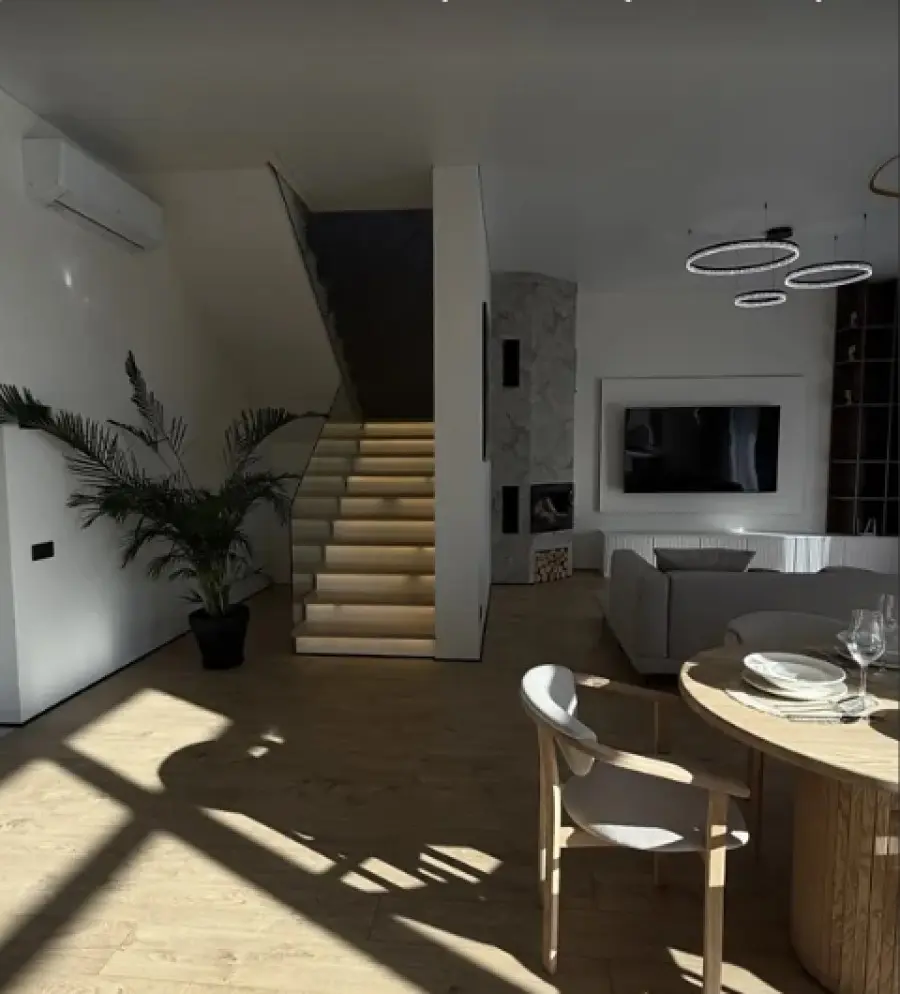 Фото Продаю дом, 212 кв. м, Центральная ул.  Киев, цена: 550000 $, код 4754