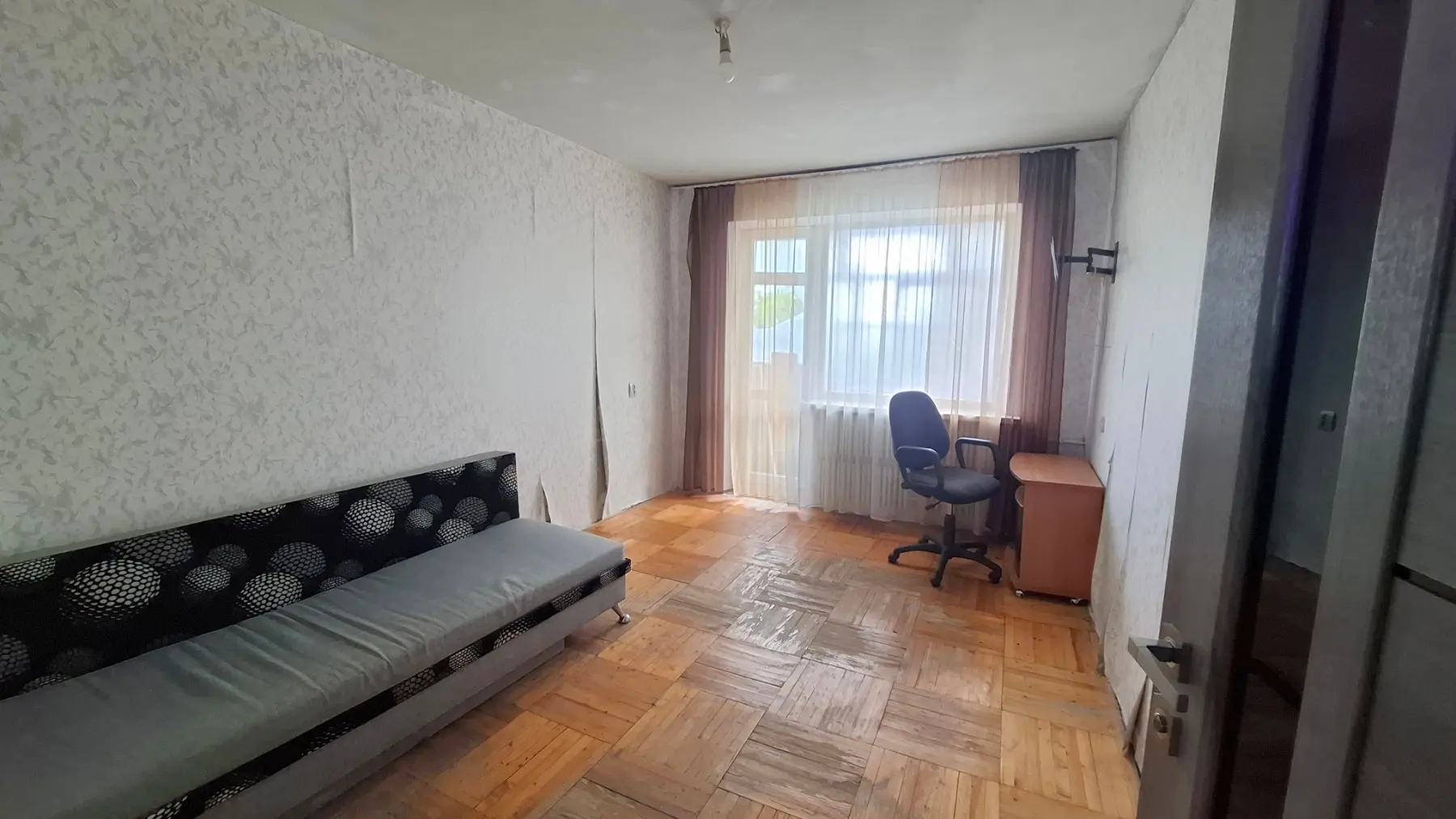 Фото Продаю 2 кімнатну квартиру, 48 кв. м, Тракторобудівників просп. 90б Харків, ціна: 32000 $, код 4804