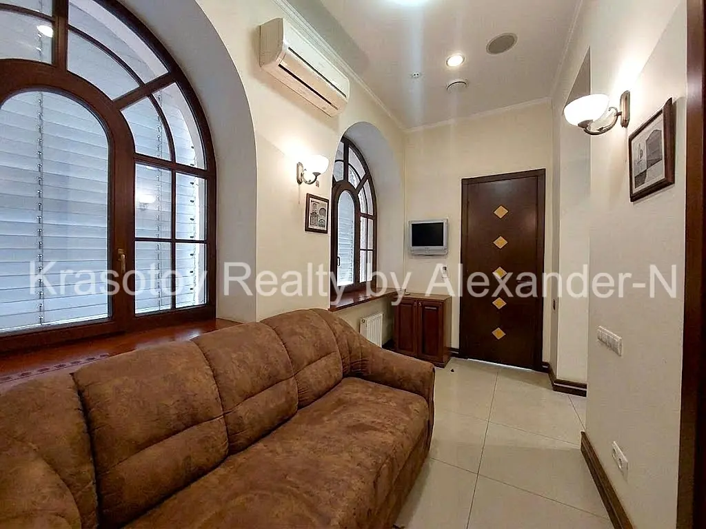 Фото Продаю офіс, 150 кв. м, Старопортофранківська вул. 9 Одеса, ціна: 320000 $, код 4827