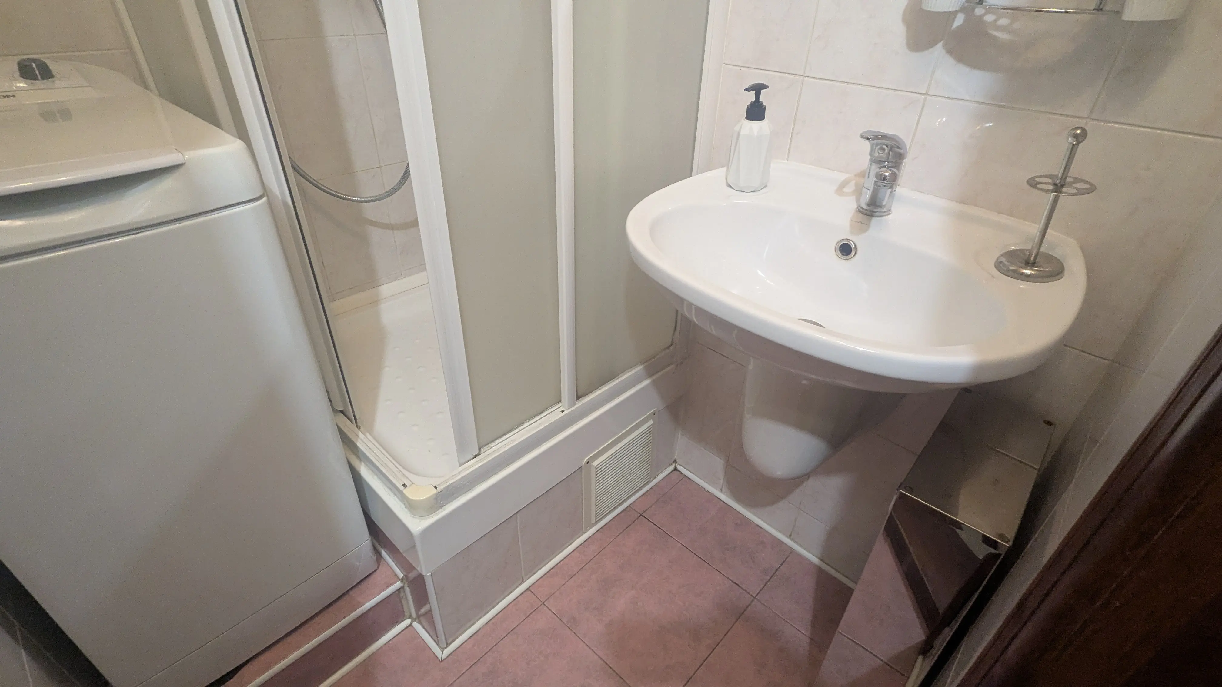 Фото Selling a 2-room apartment, 45.5 sq.m., Chornykh Zaporozhtsiv Street (Korolenka Street) 61а Brovary, price: 63000 $, code 4837