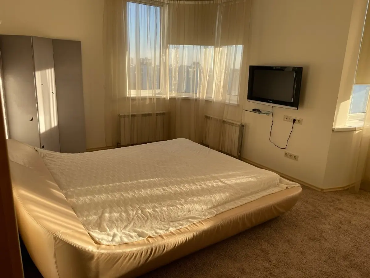Фото Rent a 2-room apartment, Mykoly Bazhana Avenue 1м Kyiv for long-term rent, price: 22000 UAH, code 4843