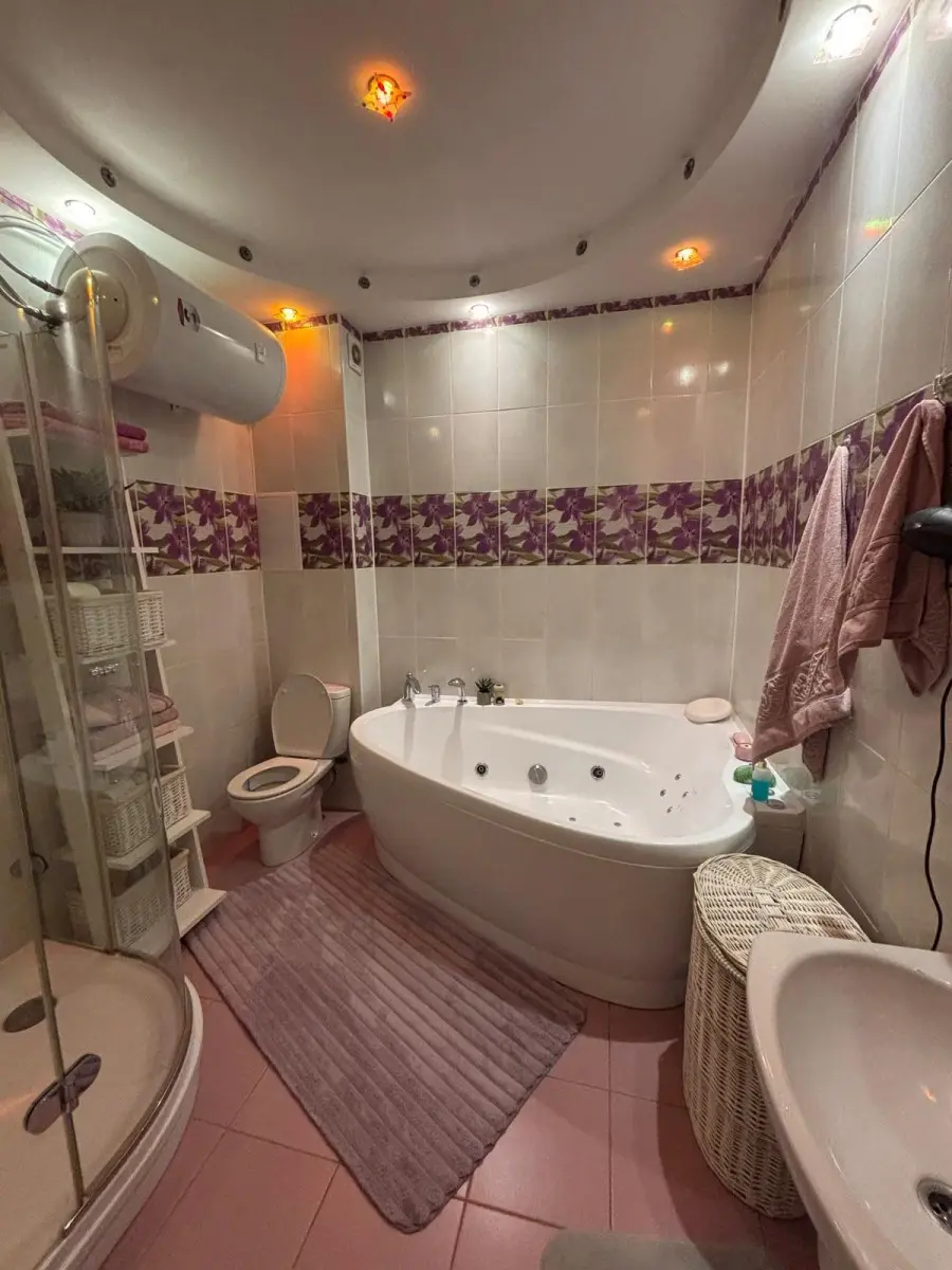 Фото Зняти 3 кімнатну квартиру, Михайла Грушевського вул. 34/1 Київ в довгострокову оренду, ціна: 1000 $, код 4862