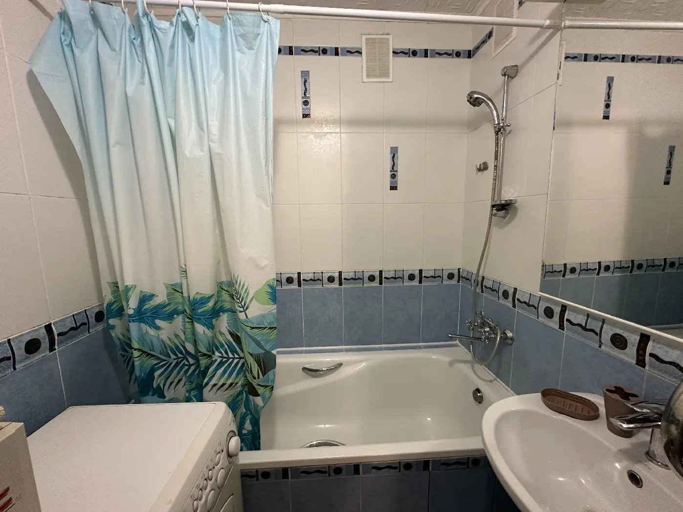 Фото Rent a 2-room apartment, Pryvokzalna Street 14а Kyiv for long-term rent, price: 13000 UAH, code 4902