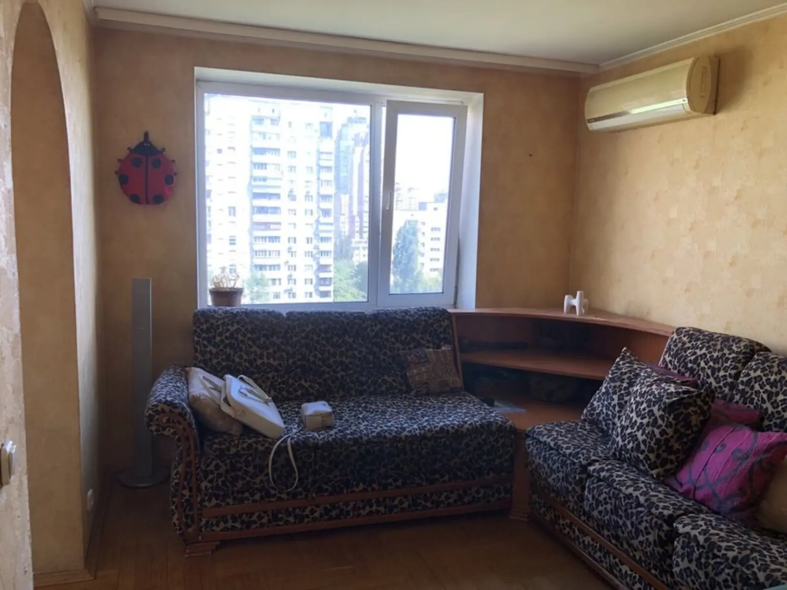 Фото Rent a 3-room apartment, Volodymyra Ivasiuka Avenue (Heroiv Stalinhrada Avenue) 27а Kyiv for long-term rent, price: 400 $, code 4951