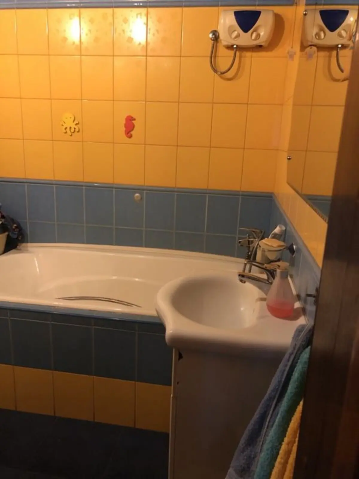 Фото Rent a 3-room apartment, Volodymyra Ivasiuka Avenue (Heroiv Stalinhrada Avenue) 27а Kyiv for long-term rent, price: 400 $, code 4951