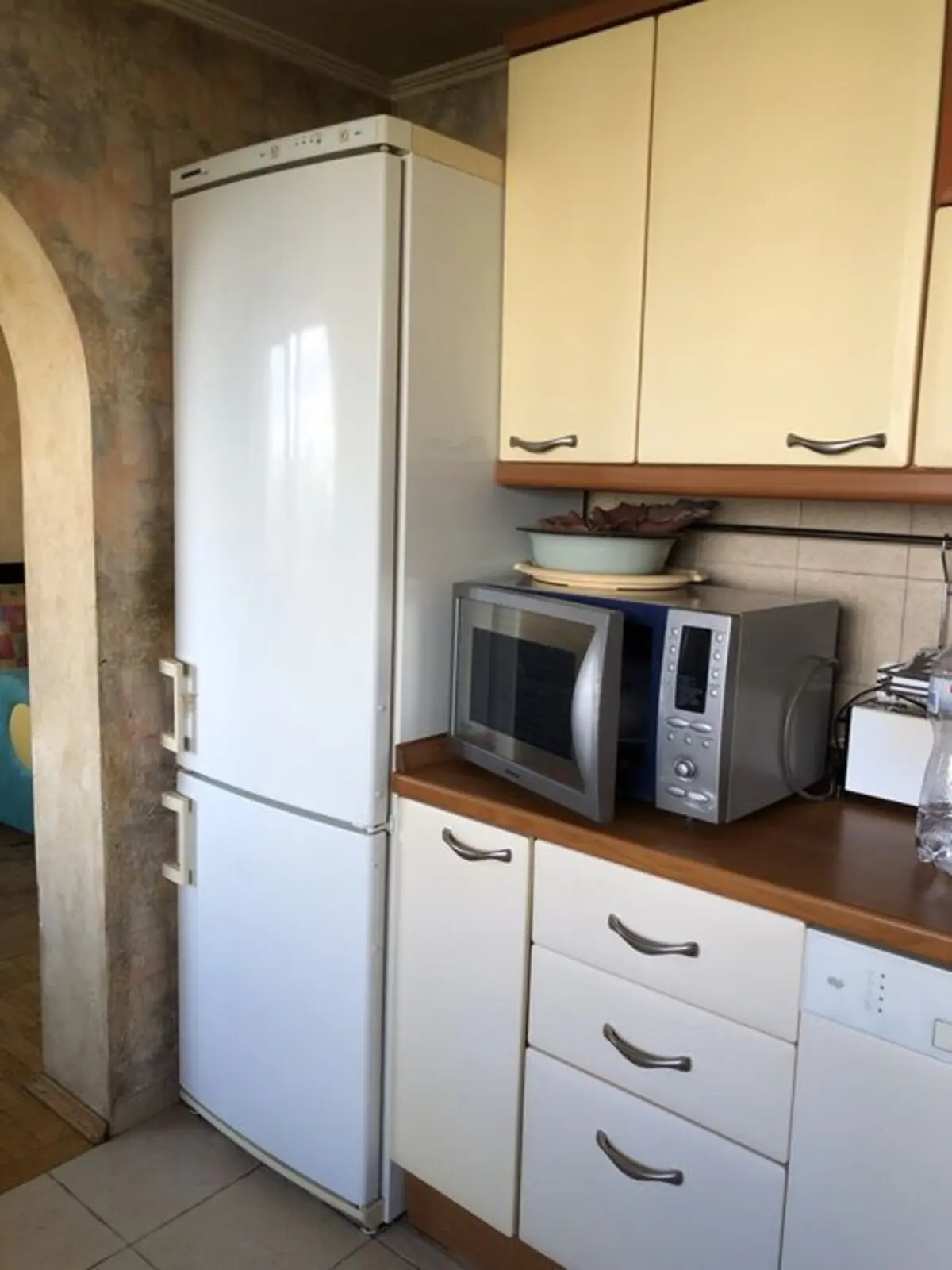 Фото Rent a 3-room apartment, Volodymyra Ivasiuka Avenue (Heroiv Stalinhrada Avenue) 27а Kyiv for long-term rent, price: 400 $, code 4951