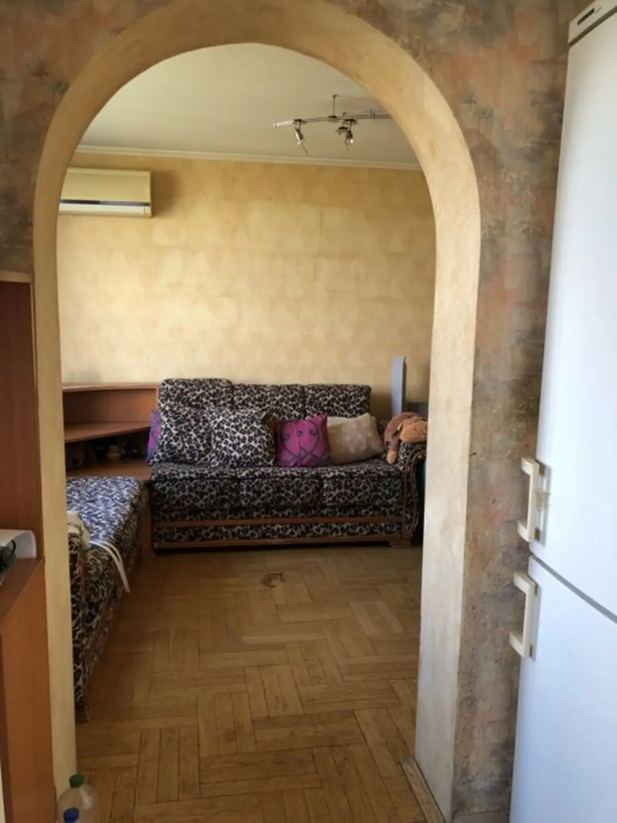 Фото Rent a 3-room apartment, Volodymyra Ivasiuka Avenue (Heroiv Stalinhrada Avenue) 27а Kyiv for long-term rent, price: 400 $, code 4951