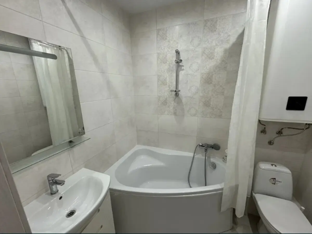 Фото Продаю 1 кімнатну квартиру, 40 кв. м, Кам’янська вул. 130 Київ, ціна: 85000 $, код 5015