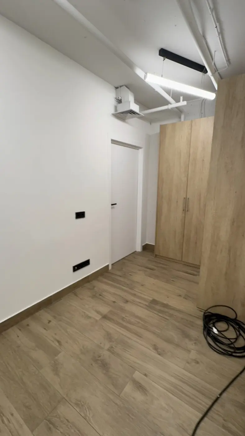 Фото Rent an office, Dniprovska Embarkment 16д Kyiv for long-term rent, price: 66300 грн, code 5033