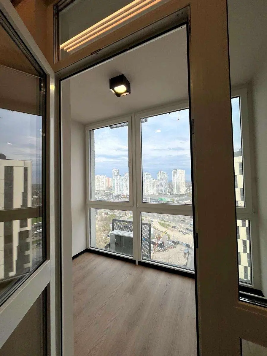 Фото Продаю 1 кімнатну квартиру, 49 кв. м, Зарічна вул.  Київ, ціна: 138000 $, код 5038