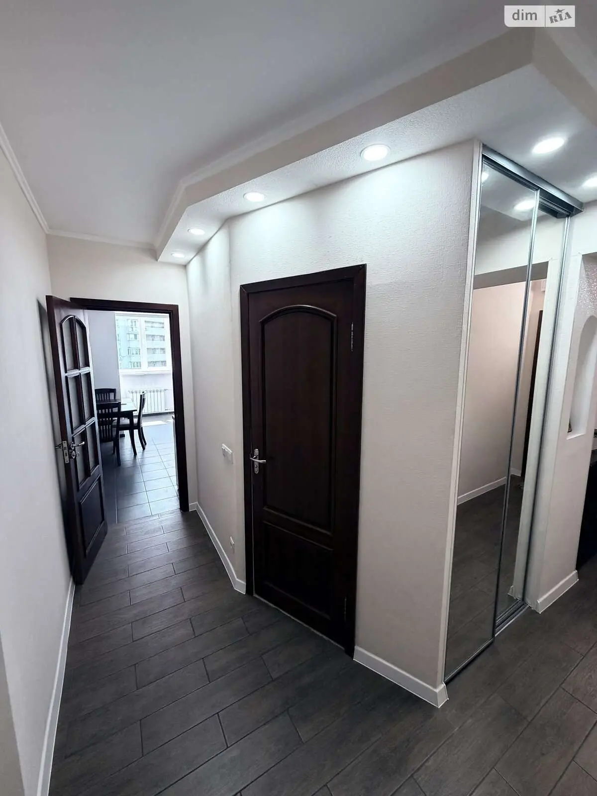 Фото Selling a 1-room apartment, 40.5 sq.m., Kniazhyi Zaton Street 14а Kyiv, price: 71000 $, code 5071