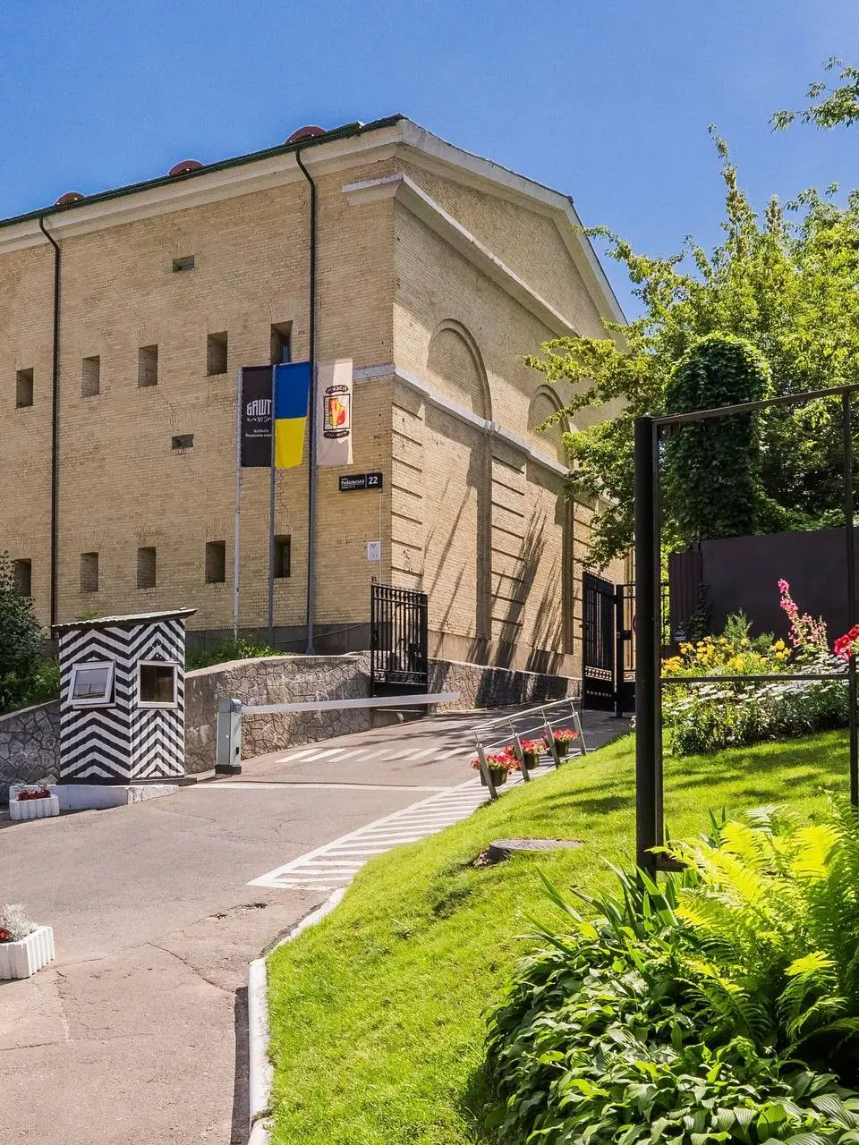 Фото Rent an office, Rybalska Street 18 Kyiv for long-term rent, price: 500 UAH, code 5077