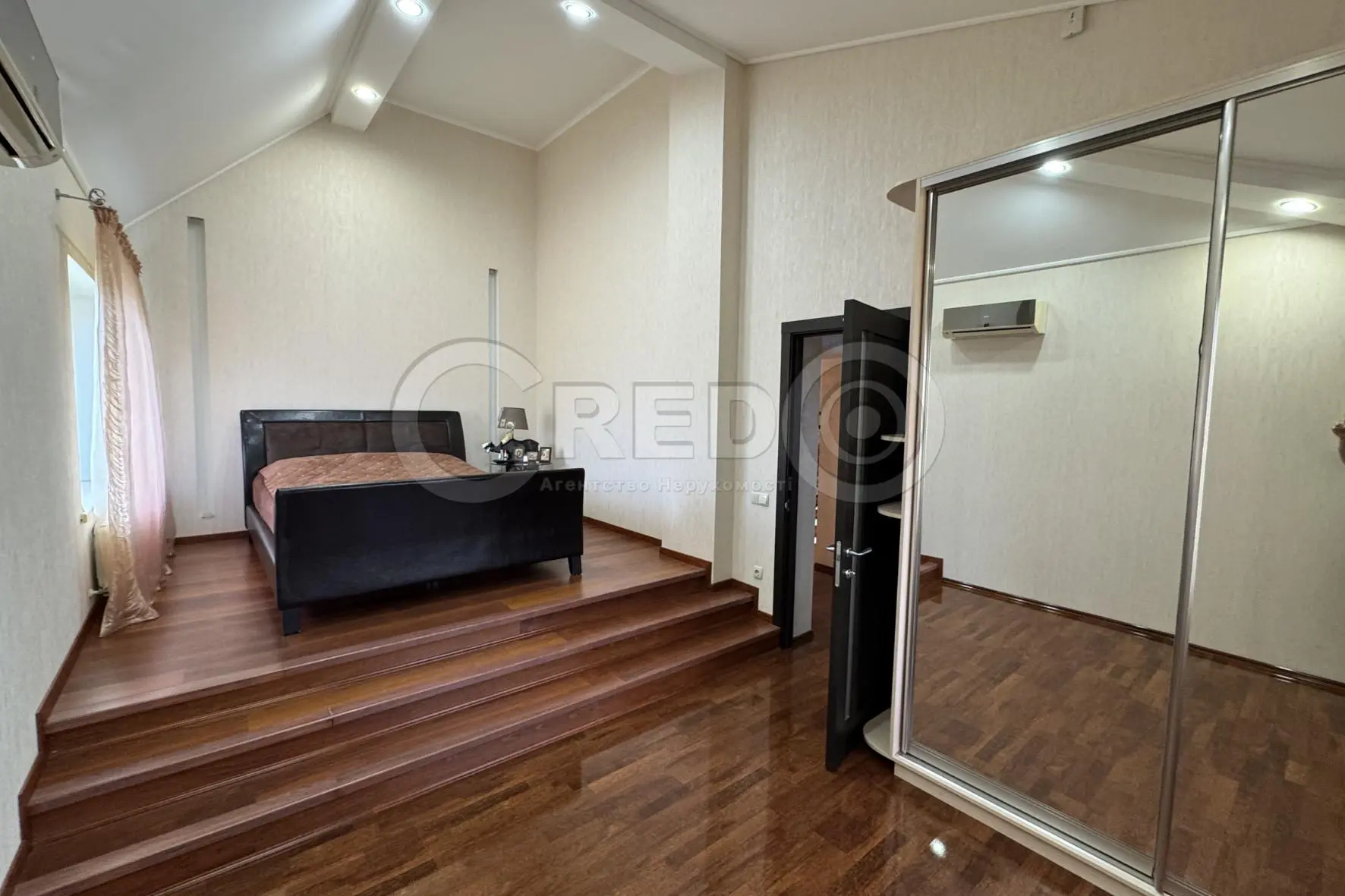 Фото Продаю будинок, 255 кв. м, Волосевича вул.  Кривий Ріг, ціна: 330000 $, код 5081